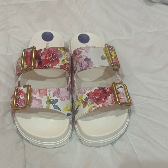 NEW Nine West Floral Buckle Sandals - White and Pink size 8 1/2 - Picture 4 of 6